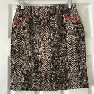 Sexy pencil skirt 🐍